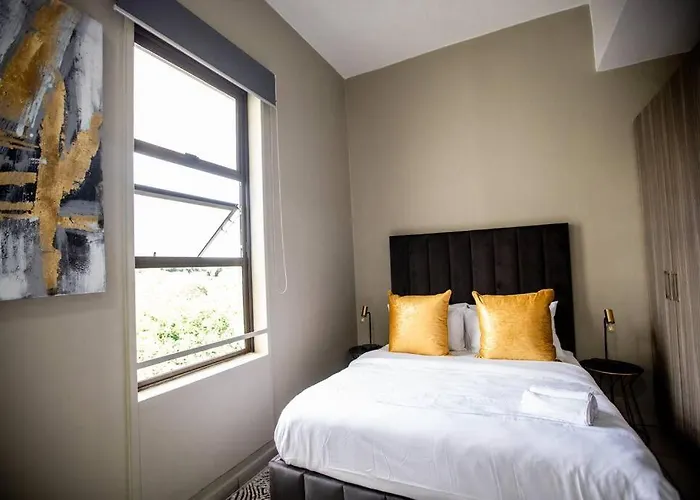 Contemporary Studio Apt W/Cinema