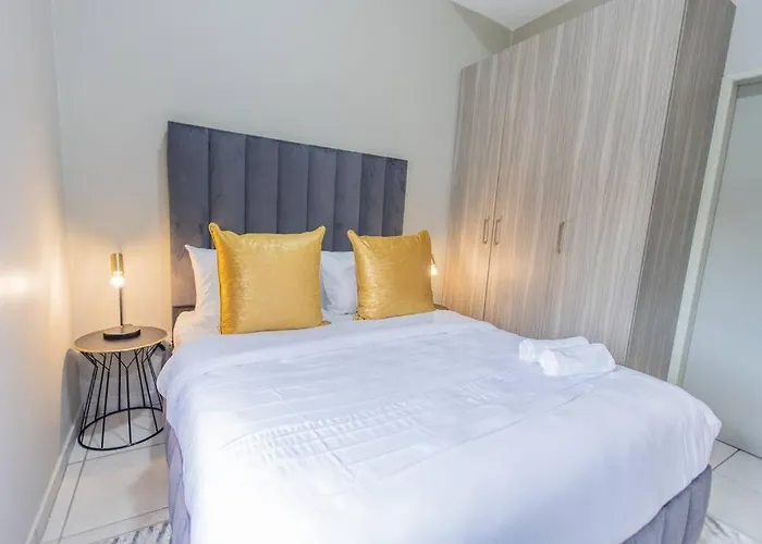 Contemporary Studio Apt W/Cinema